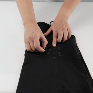 Cómo quitar manchas de cera de la ropa